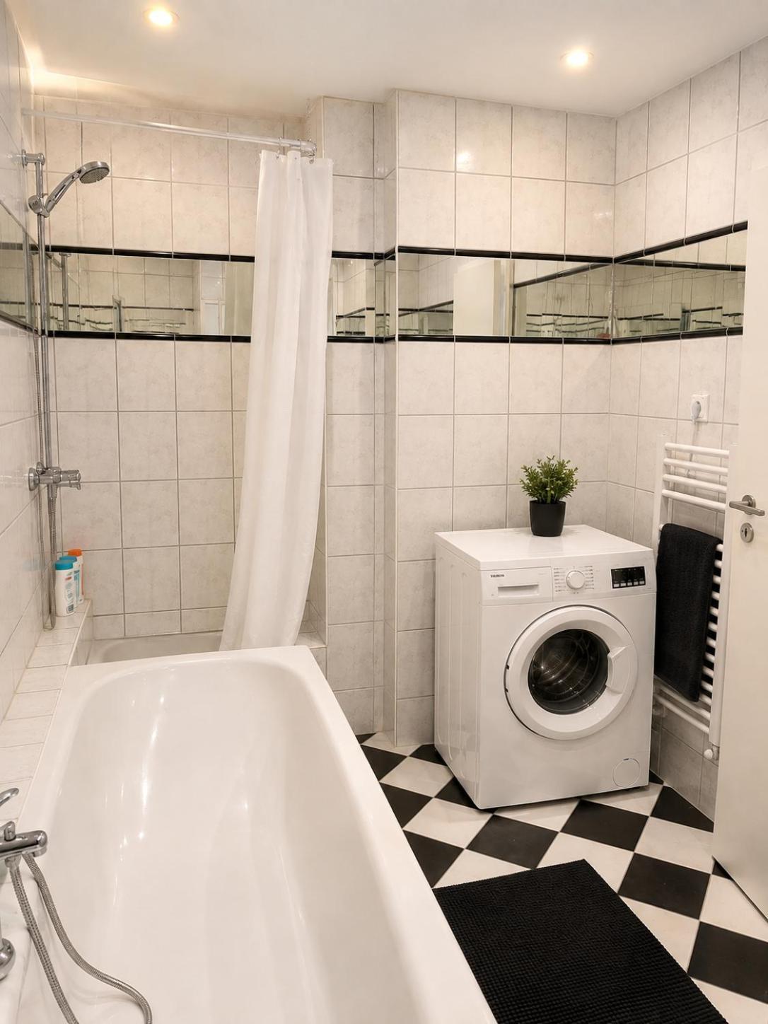 Badewanne und Waschmaschine – Altstadt Living Deluxe