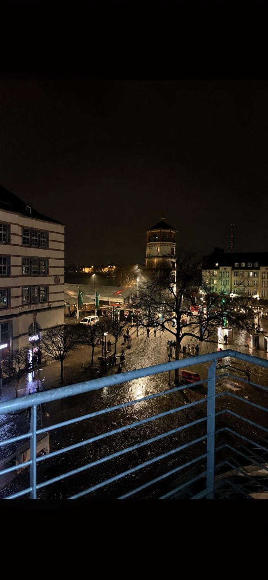 Balkon und Stadtblick am Abend – Altstadt Living